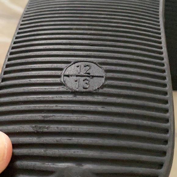 Abercrombie kids slides. Size 12/13 - Picture 7 of 7